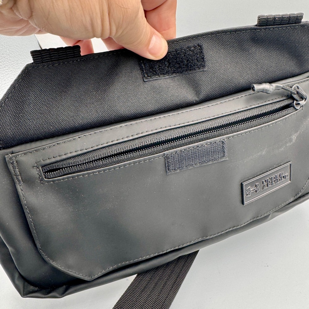 Under Armour Black Waist Bag Crossbody Fanny Pack Adjustable Strap Pockets - Picture 2 of 6